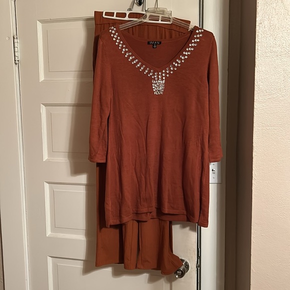 Iman 2 piece rust set, pants ribbed wide leg, size medium, top has some bling - Picture 3 of 8